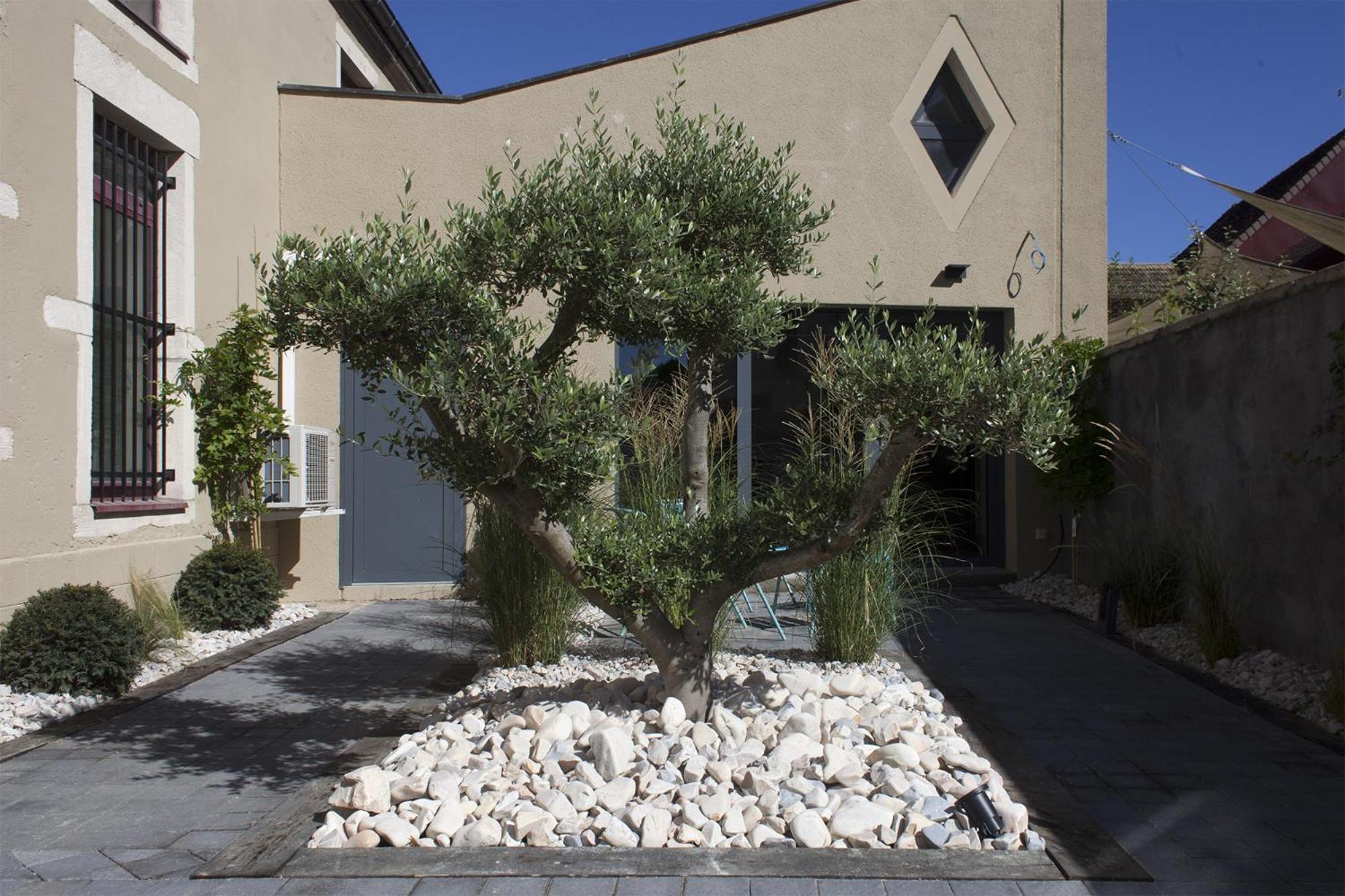 Appart Hotel Eugenie Louhans Exterior photo